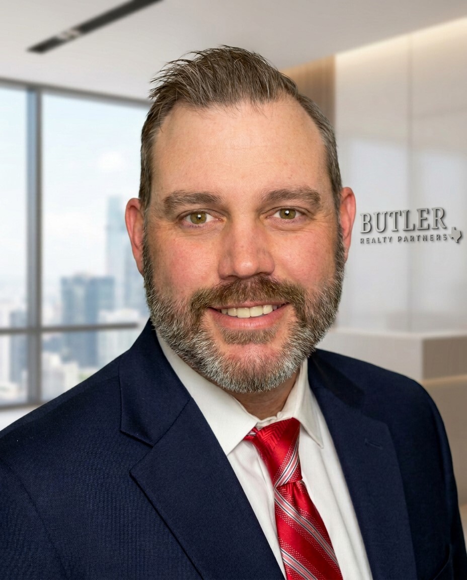Nathan Ivey Headshot